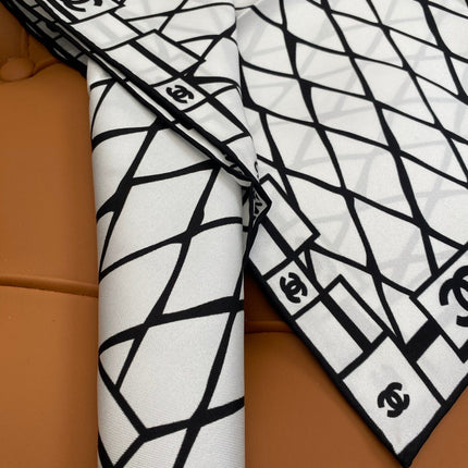 CHANEL 25S SCARF 90 IN SILK 703694