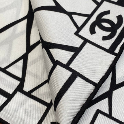 CHANEL 25S SCARF 90 IN SILK 703694