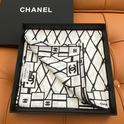 CHANEL 25S SCARF 90 IN SILK 703694