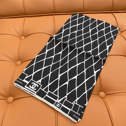 CHANEL 25S SCARF 90 IN SILK 703695