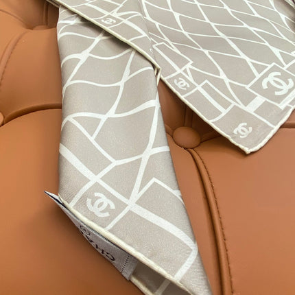 CHANEL 25S SCARF 90 IN SILK 703693