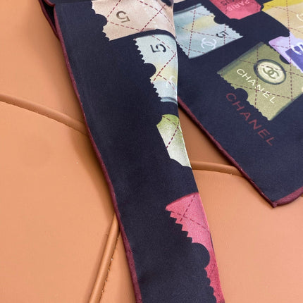 CHANEL 25S SCARF 90 IN SILK 703703