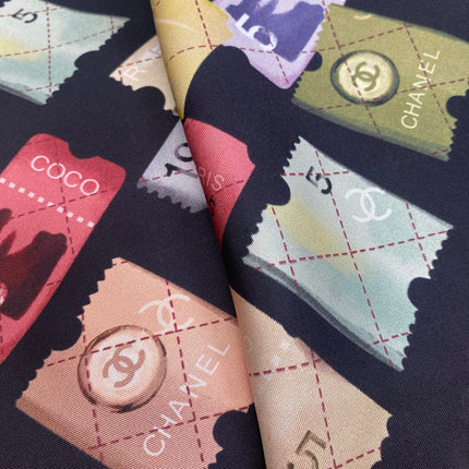 CHANEL 25S SCARF 90 IN SILK 703703