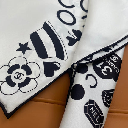 CHANEL 25S SCARF 90 IN SILK 703697