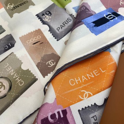 CHANEL 25S SCARF 90 IN SILK 703701