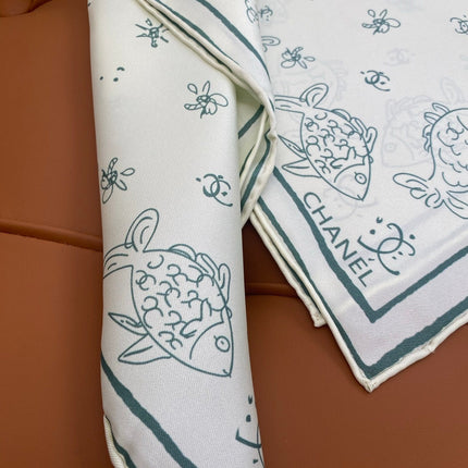 CHANEL 25S SCARF 90 IN SILK 703706