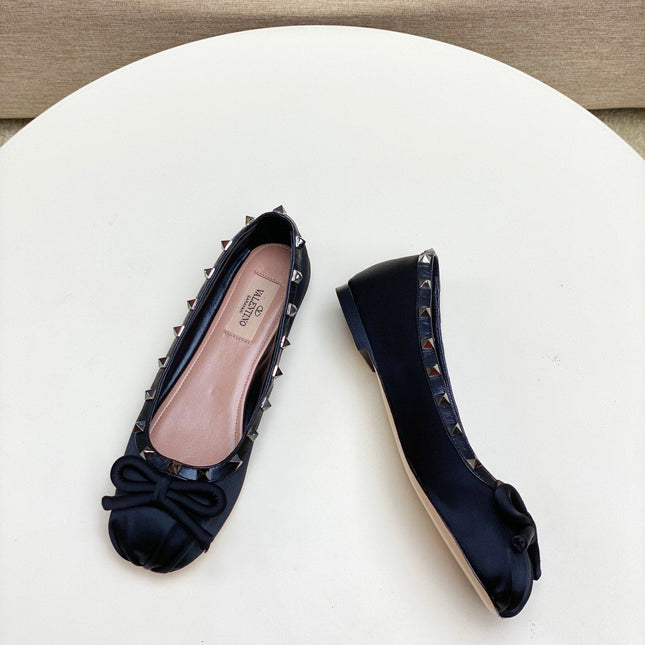 ROCKSTUD PATENT LEATHER BALLERINA IN BLACK SILK