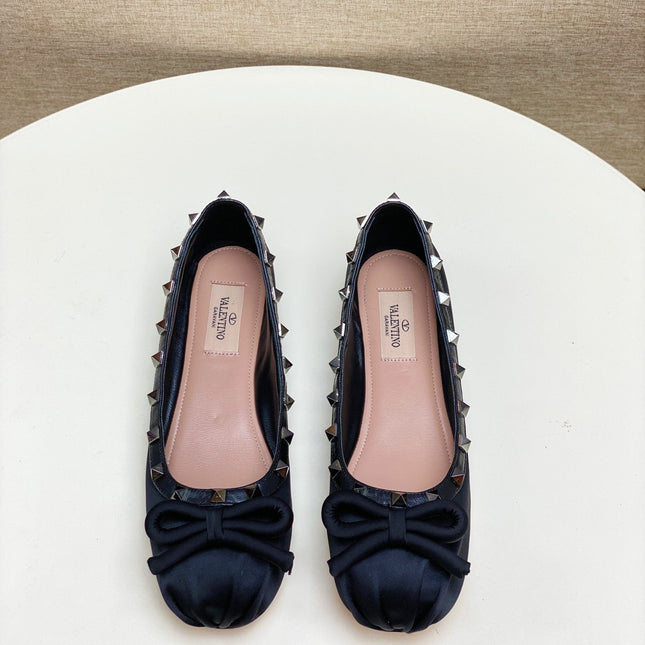 ROCKSTUD PATENT LEATHER BALLERINA IN BLACK SILK