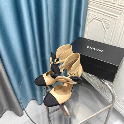 HIGH HEELS IN DARK CREAM MIX BLACK SHEEPSKIN WITH FLOWER