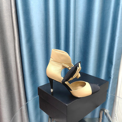 HIGH HEELS IN DARK CREAM MIX BLACK SHEEPSKIN WITH FLOWER