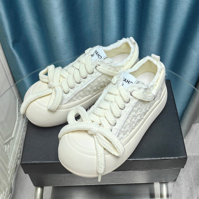 THICK-SOLED SHOES IN WHITE WOVEN WOOL