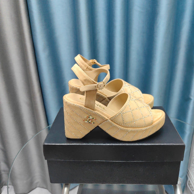 THICK-SOLED WEDGE SANDALS IN BEIGE CREAM SUEDE