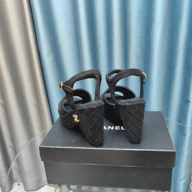 THICK-SOLED WEDGE SANDALS IN BLACK SUEDE