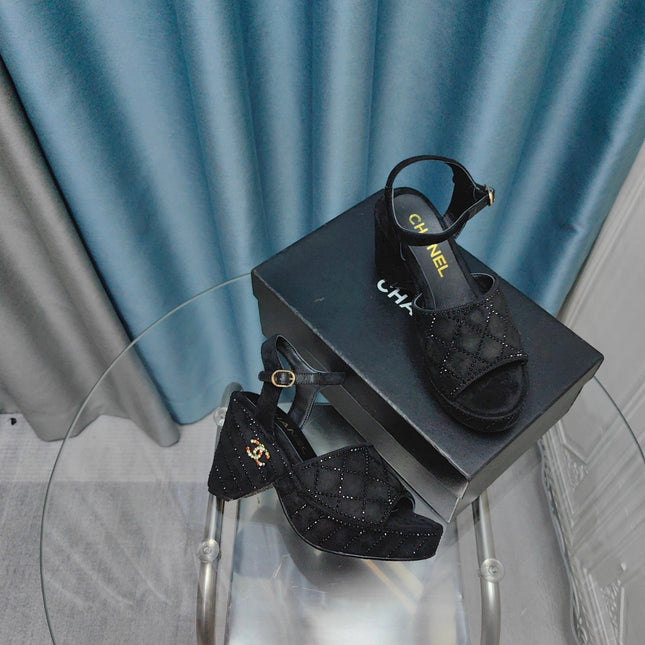 THICK-SOLED WEDGE SANDALS IN BLACK SUEDE