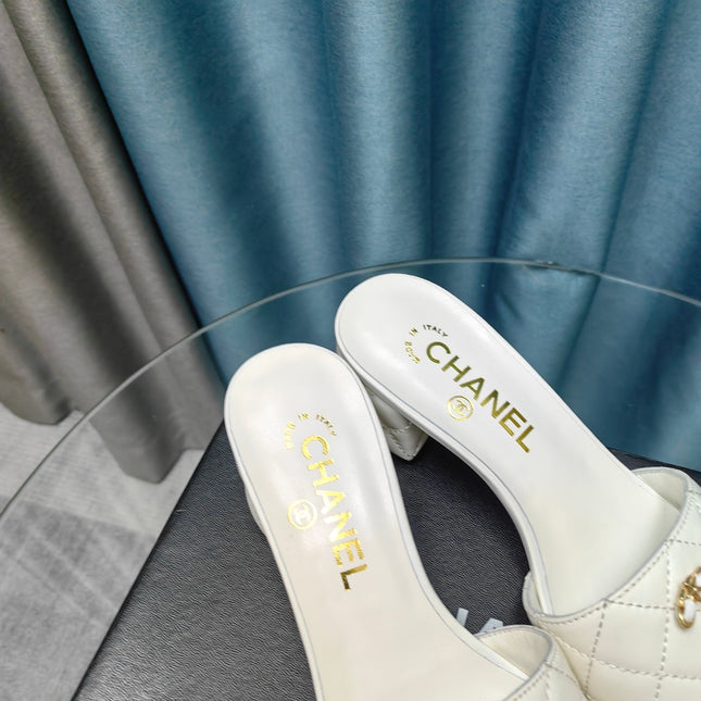 MULE SLIDE SANDAL IN WHITE LAMBSKIN