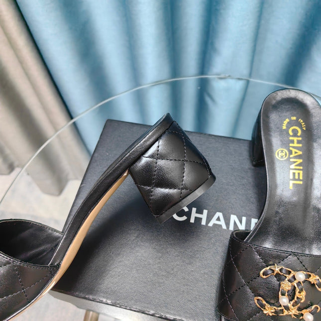 MULE SLIDE SANDAL IN BLACK LAMBSKIN