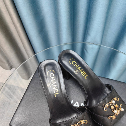 MULE SLIDE SANDAL IN BLACK LAMBSKIN