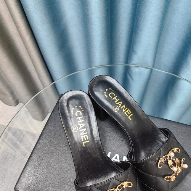 MULE SLIDE SANDAL IN BLACK LAMBSKIN