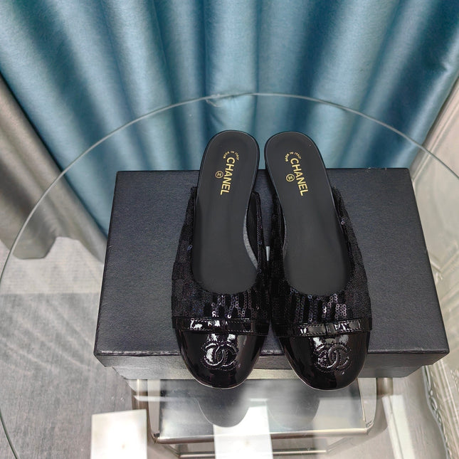 MULE IN BLACK SATIN AND LAMBSKIN