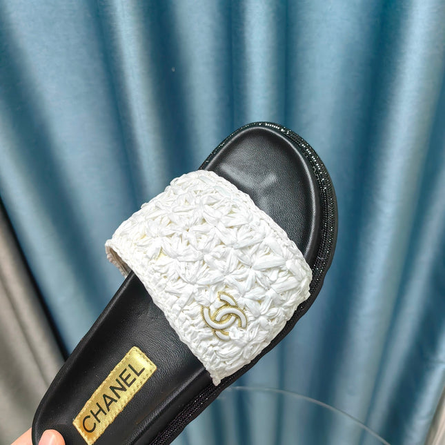 KNIT SLIPPERS IN LIGHT PINK WOVEN SATIN AND BLACK SHEEPSKIN