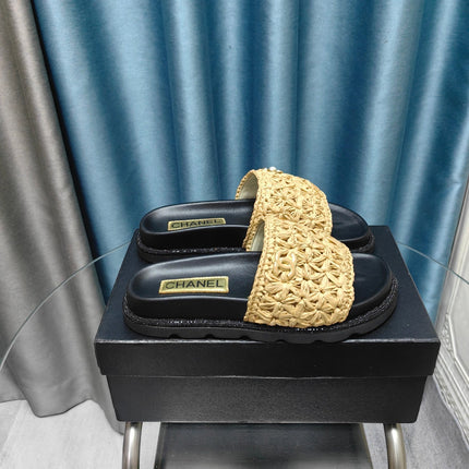 KNIT SLIPPERS IN DARK CREAM WOVEN SATIN AND BLACK SHEEPSKIN