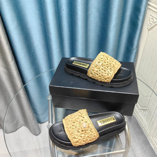 KNIT SLIPPERS IN DARK CREAM WOVEN SATIN AND BLACK SHEEPSKIN