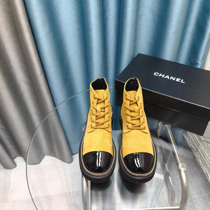 SHORT BOOTS IN GOLD YELLOW SUEDE AND BLACK SHEEPSKIN