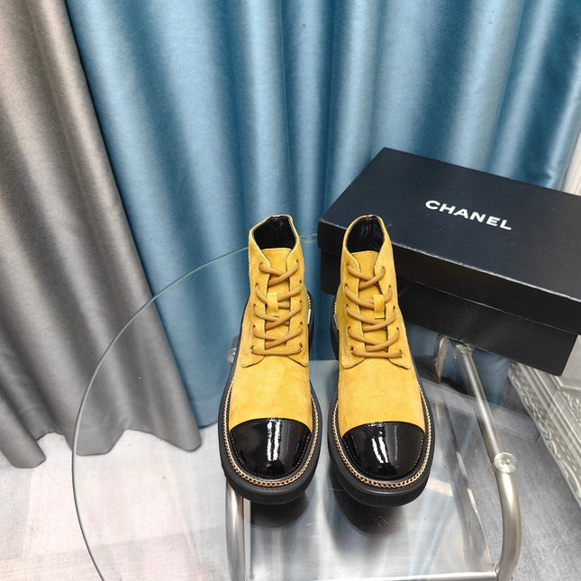 SHORT BOOTS IN GOLD YELLOW SUEDE AND BLACK SHEEPSKIN