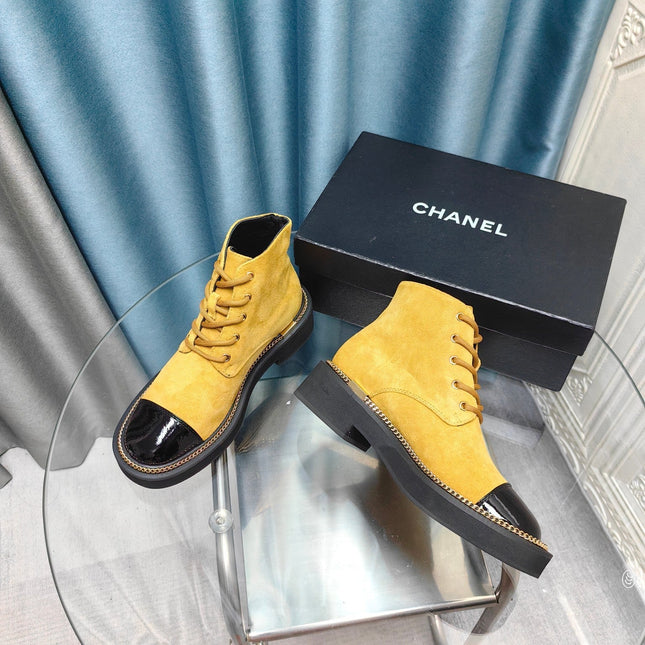 SHORT BOOTS IN GOLD YELLOW SUEDE AND BLACK SHEEPSKIN