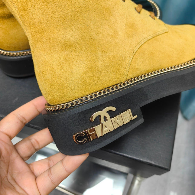 SHORT BOOTS IN GOLD YELLOW SUEDE AND BLACK SHEEPSKIN