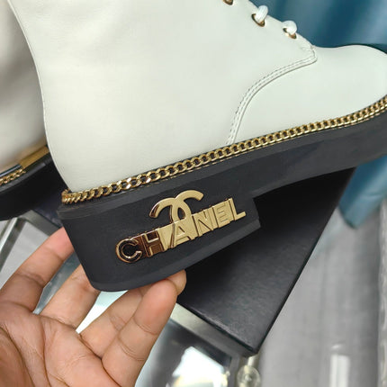 SHORT BOOTS IN WHITE MIX GLOSSY BLACK SHEEPSKIN