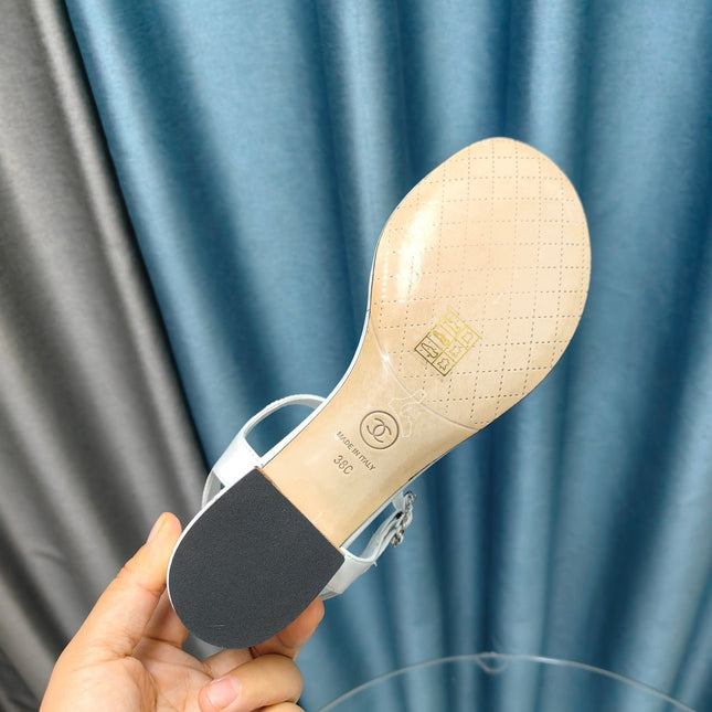 CLASSIC THONG SANDALS WHITE LAMBSKIN WITH PEARL BUCKLE