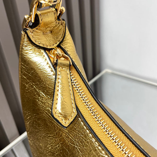 FENDIGRAPHY MEDIUM 29 IN GOLD METALLIC SMOOTH LAMBSKIN GOLD HARDWARE