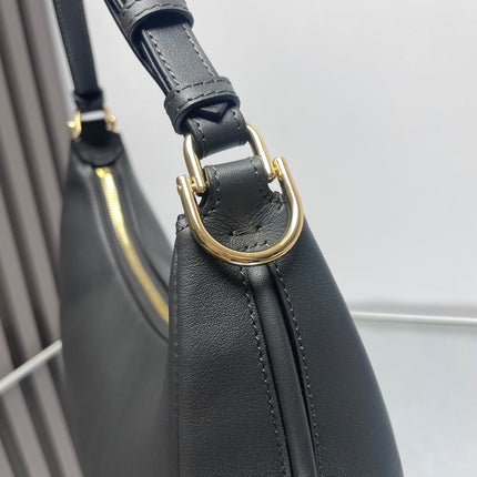 FENDIGRAPHY MEDIUM 29 IN BLACK SMOOTH LAMBSKIN GOLD HARDWARE