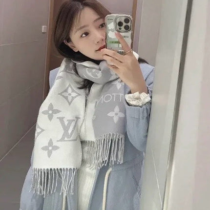 ESSENTIAL SCARF 186 CM IN LIGHT GRAY WOOL 399774