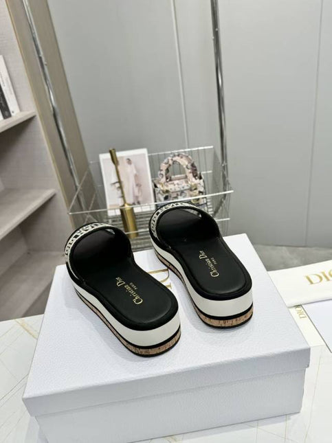 CD DWAY PLATFORM SLIDE IN BLACK AND WHITE COTTON EMBOSSED LOGO