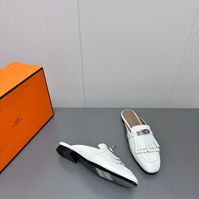 0Z MULE IN WHITE LAMBSKIN WITH FRINGE DETAIL