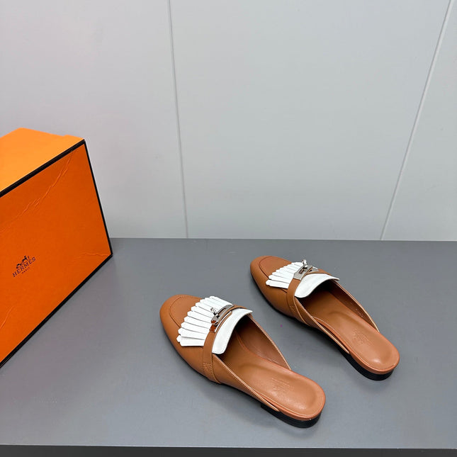 0Z MULE IN BRONZE BROWN LAMBSKIN WITH WHITE FRINGE DETAIL