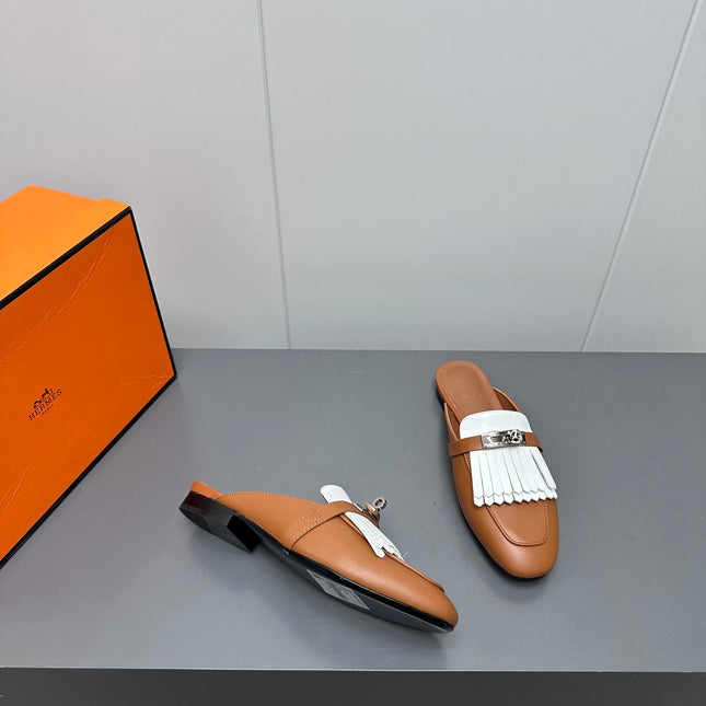 0Z MULE IN BRONZE BROWN LAMBSKIN WITH WHITE FRINGE DETAIL