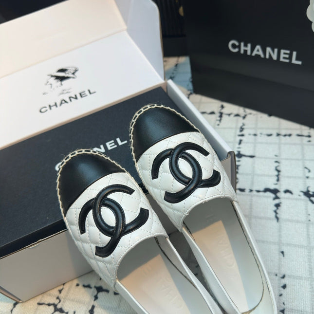 ESPADRILLES LOAFERS IN WHITE LAMBSKIN WITH BLACK LOGO