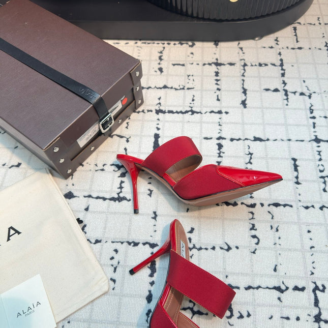 ALAIA HIGH HEEL 9 CM IN CHERRY RED CALFSKIN