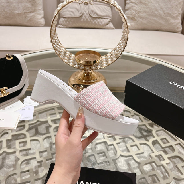 WEDGE PLATFORM IN LIGHT PINK FABRIC WITH WHITE LOGO