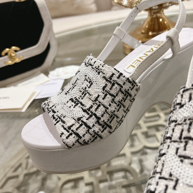 WEDGE SANDALS IN BLACK MIX WHITE FABRIC WITH LOGO