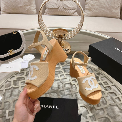 WEDGE SANDALS IN BEIGE CREAM LAMBSKIN WITH WHITE LOGO