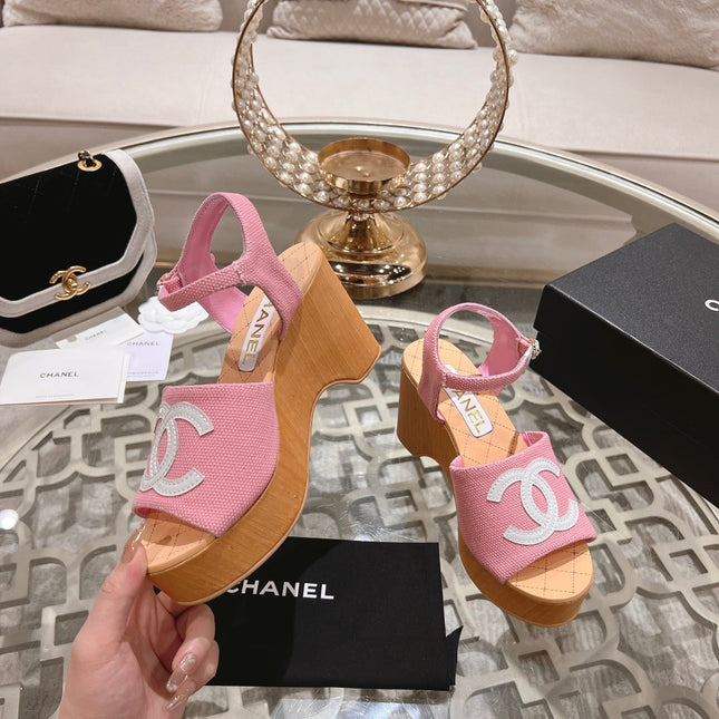 WEDGE SANDALS IN LIGHT PINK LAMBSKIN WITH LOGO