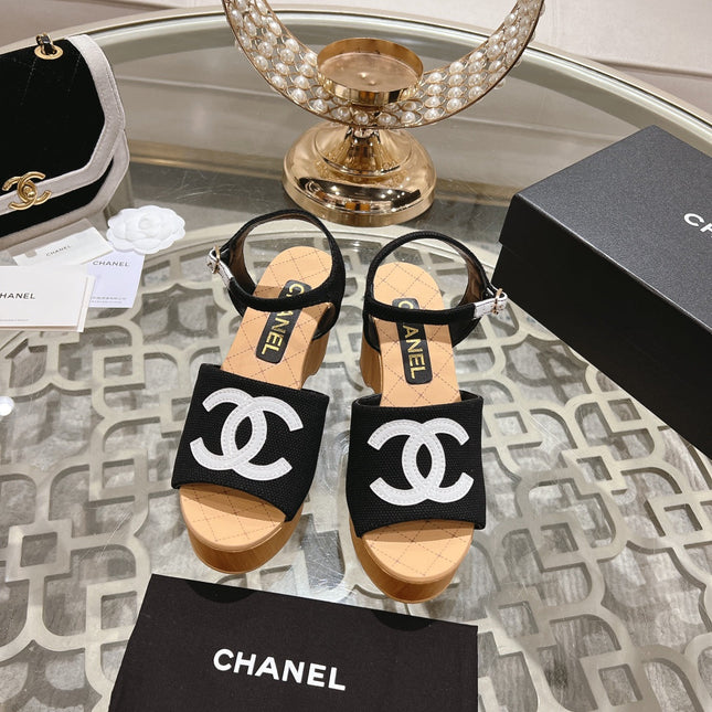 WEDGE SANDALS IN BLACK LAMBSKIN WITH WHITE LOGO