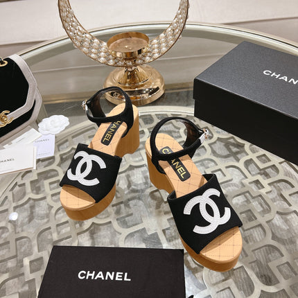 WEDGE SANDALS IN BLACK LAMBSKIN WITH WHITE LOGO