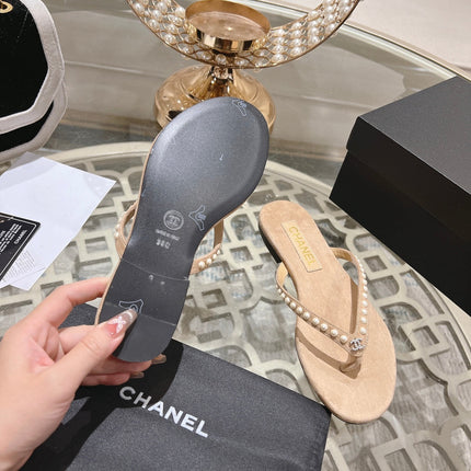 PEARL THONG SANDAL IN SEPIA TAN SUEDE