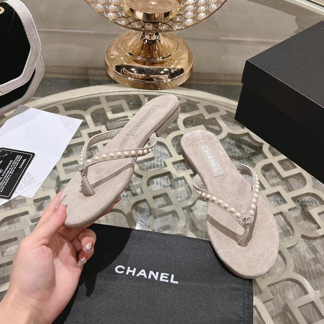 PEARL THONG SANDAL IN PALE PINK SUEDE