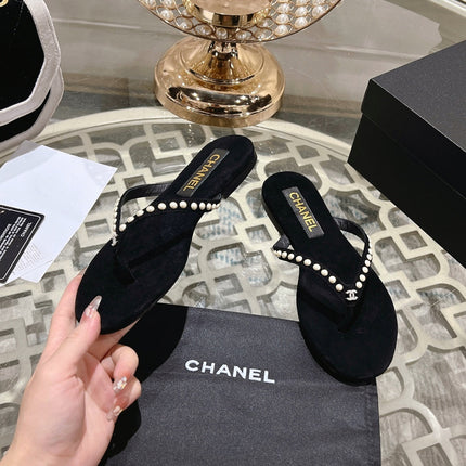 PEARL THONG SANDAL IN BLACK SUEDE